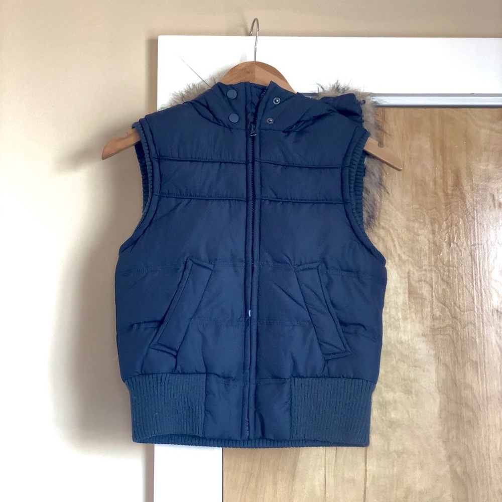 Down cropped puffer vest